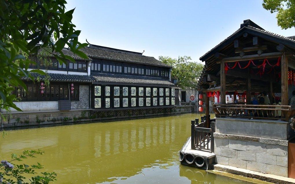 光头强迎娶娇妻，张子凡神似蔡徐坤，还有哪些动漫角色突破次元壁真人化了？游戏画面